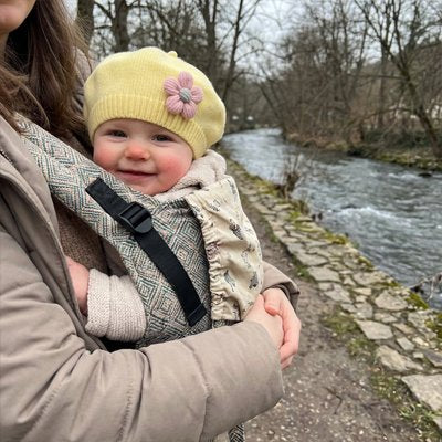 Bonnet bebe maman avec bebe dehors