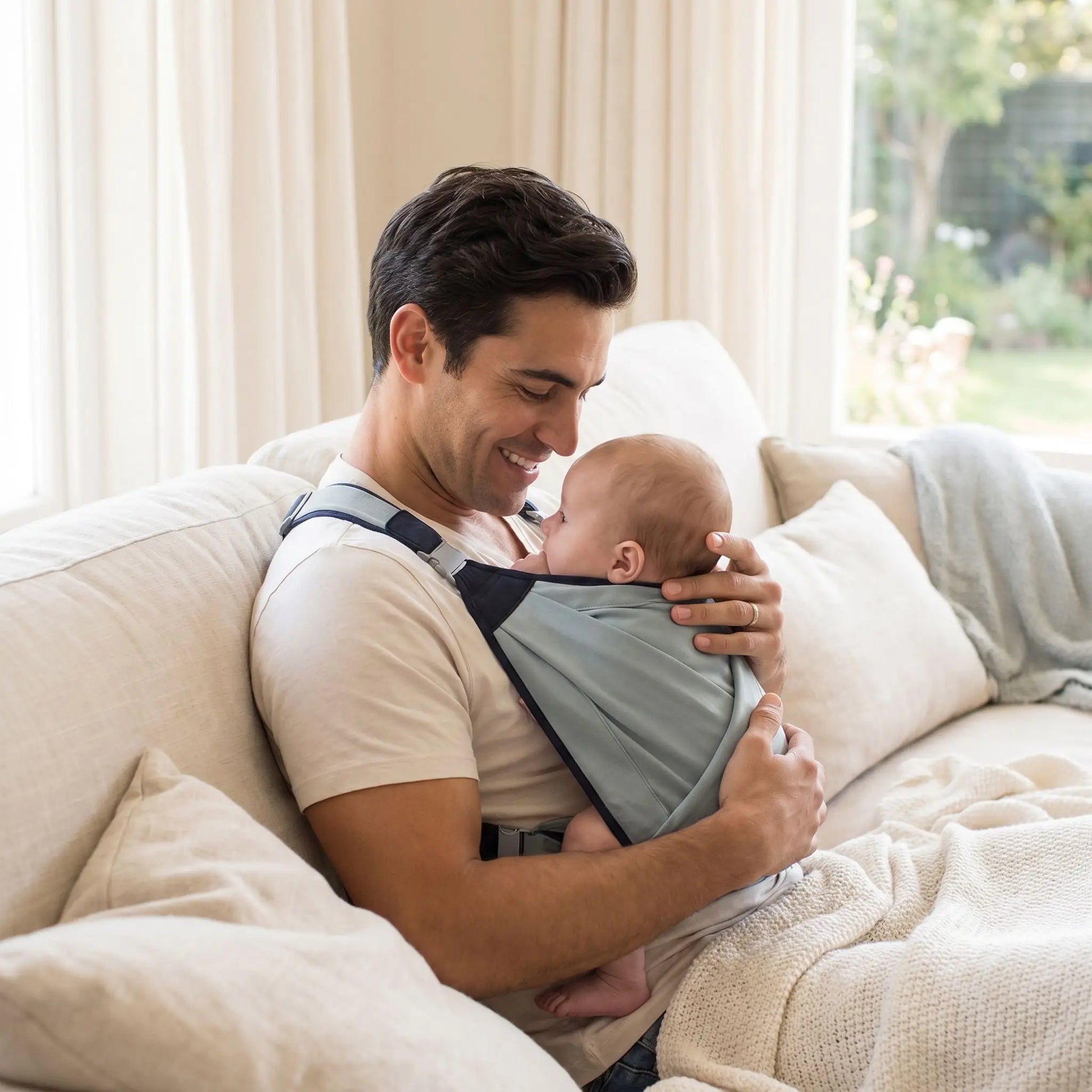 écharpe de portage papa relaxe avec bebe