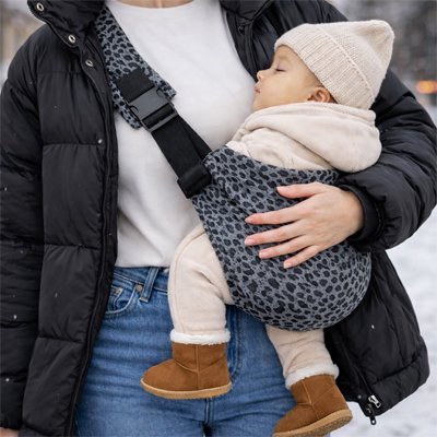 Porte bebe le bebe dort paisiblement