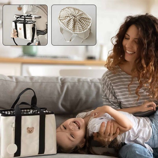Sac à langer maman joue avec son bebe