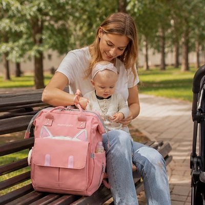 Sac à dos à langer maman et son bebe contente