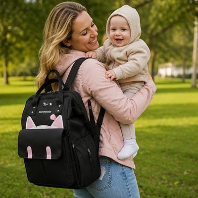 Sac à dos à langer maman sourit avec bebe