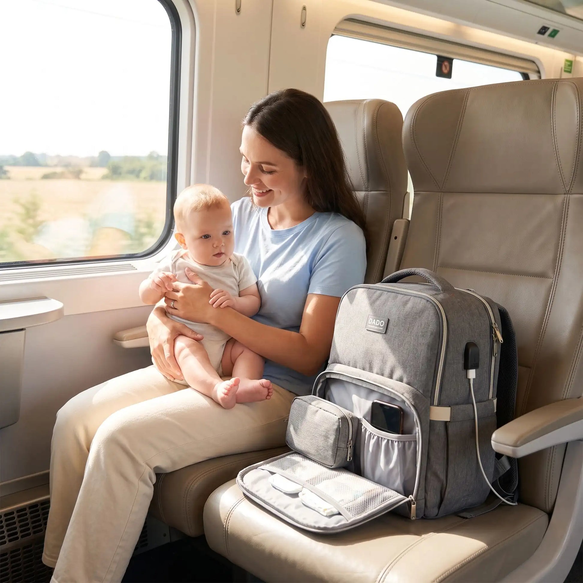 Sac à langer à dos maman avec bebe en voyage