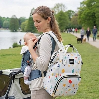 sac à langer bébé maman au bord du lac avec bebe