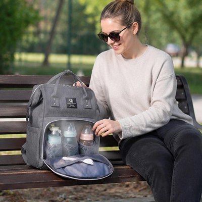 sac à langer maman au parc heureuse