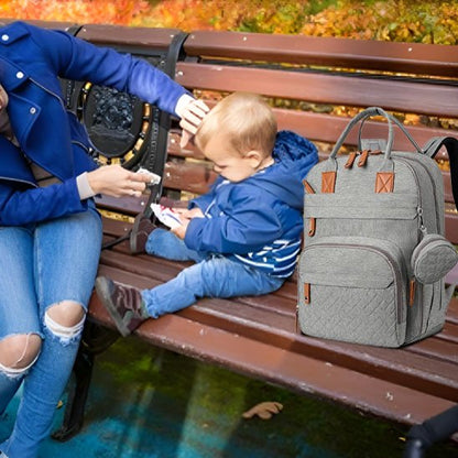 Sac à langer maman au parc avec bebe