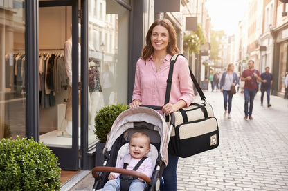 sac à Langer maman sort du magasin avec bebe